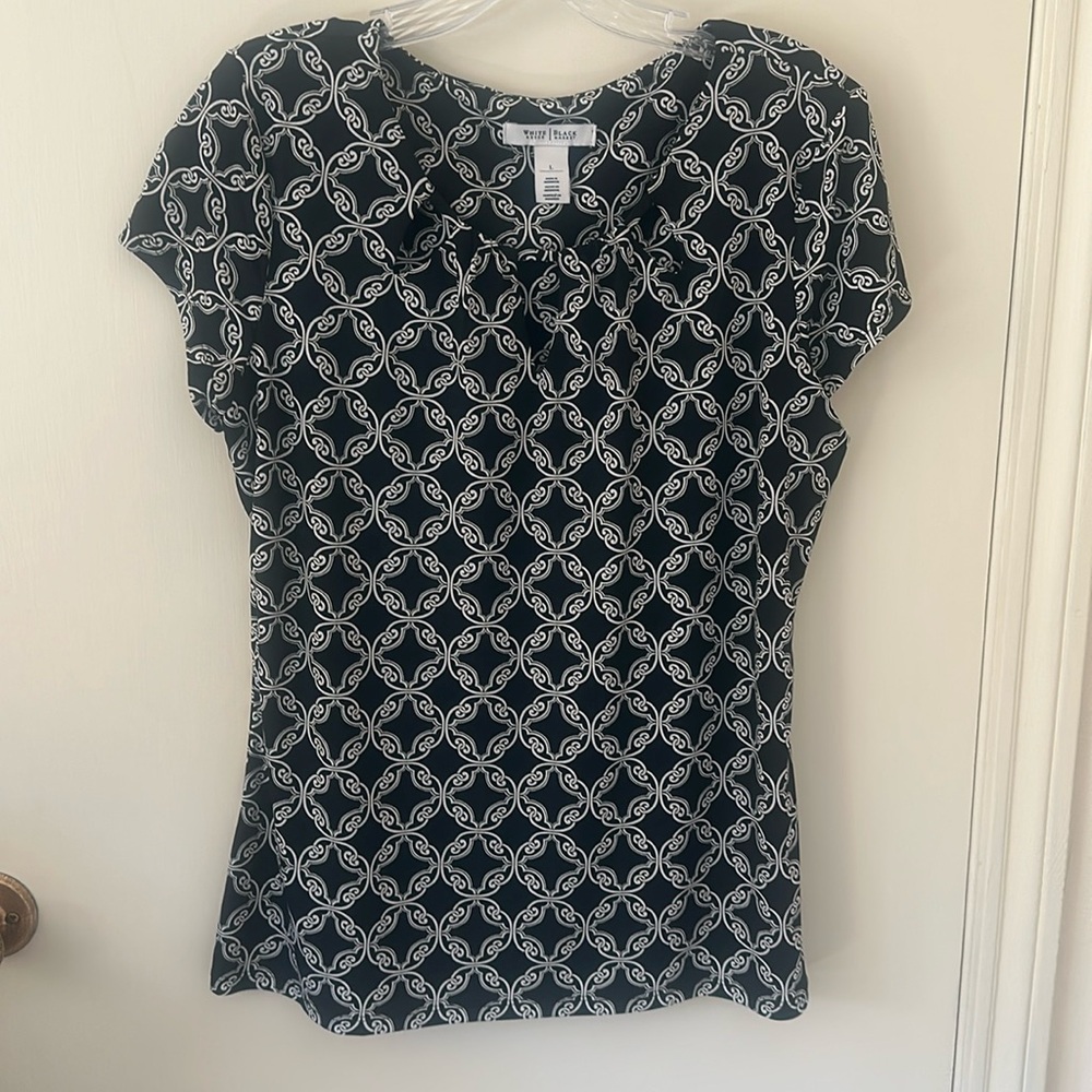 White House Black Market- black/white print short sleeve knit top, Size L